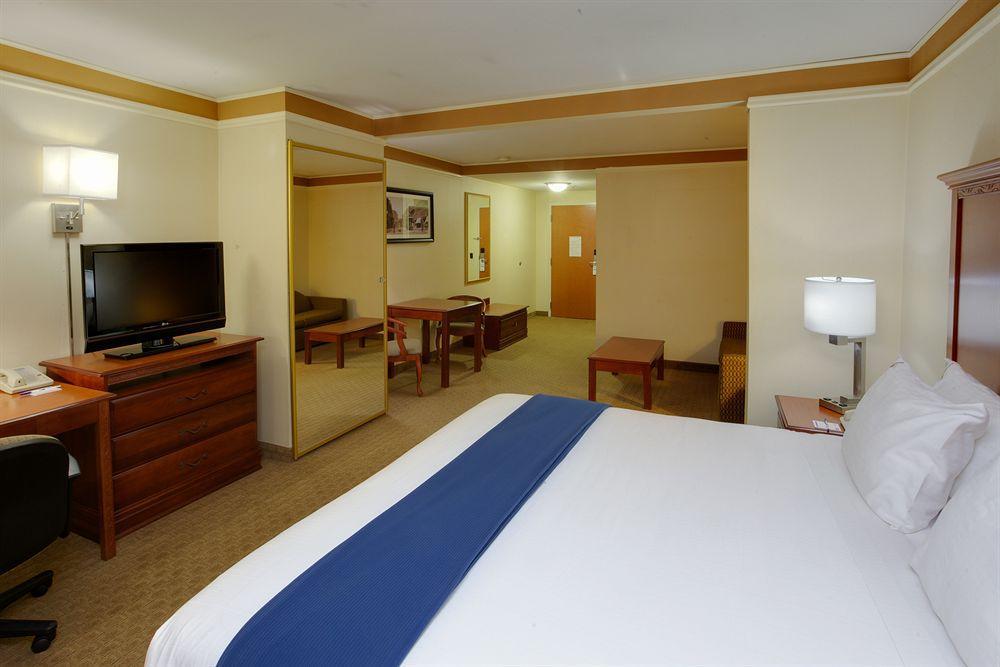 Express & By Ihg 2* Brattleboro