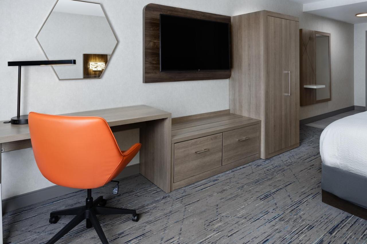 Express & By Ihg Hotel 2*