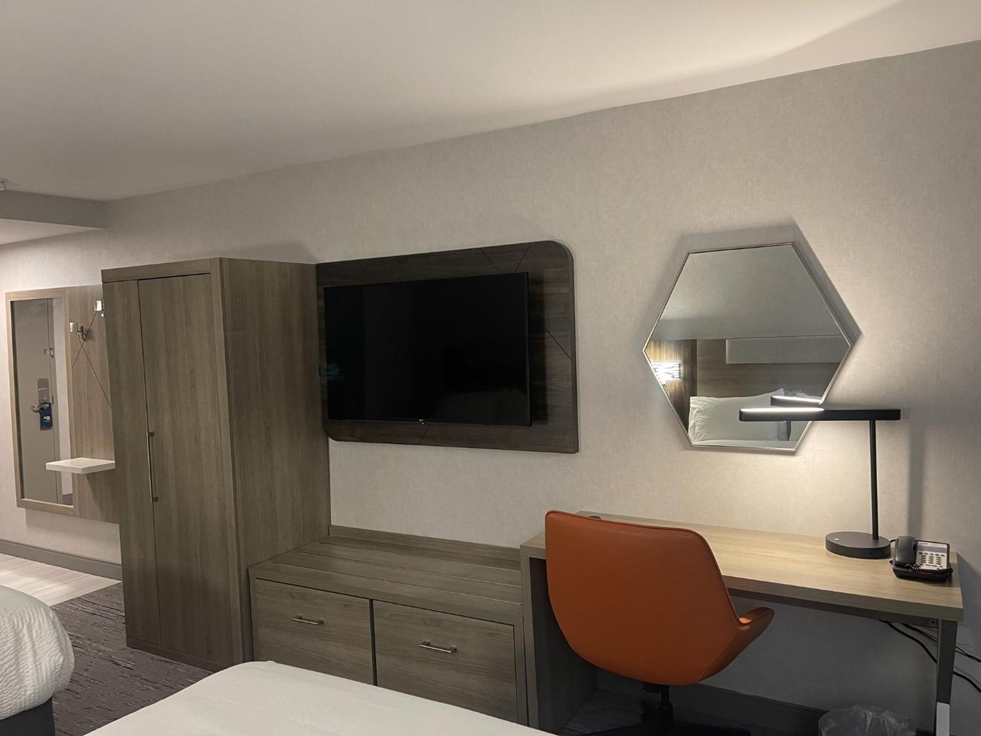 Express & By Ihg