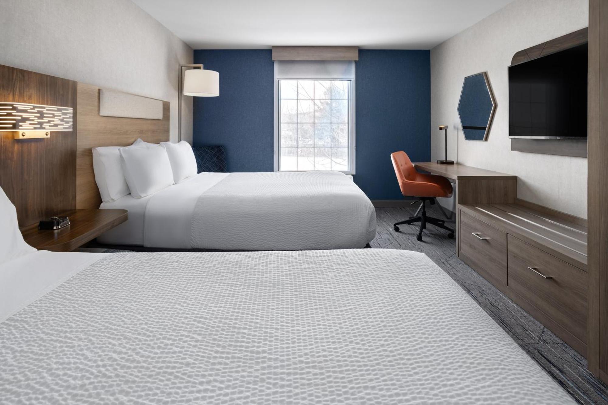 Express & By Ihg 2*