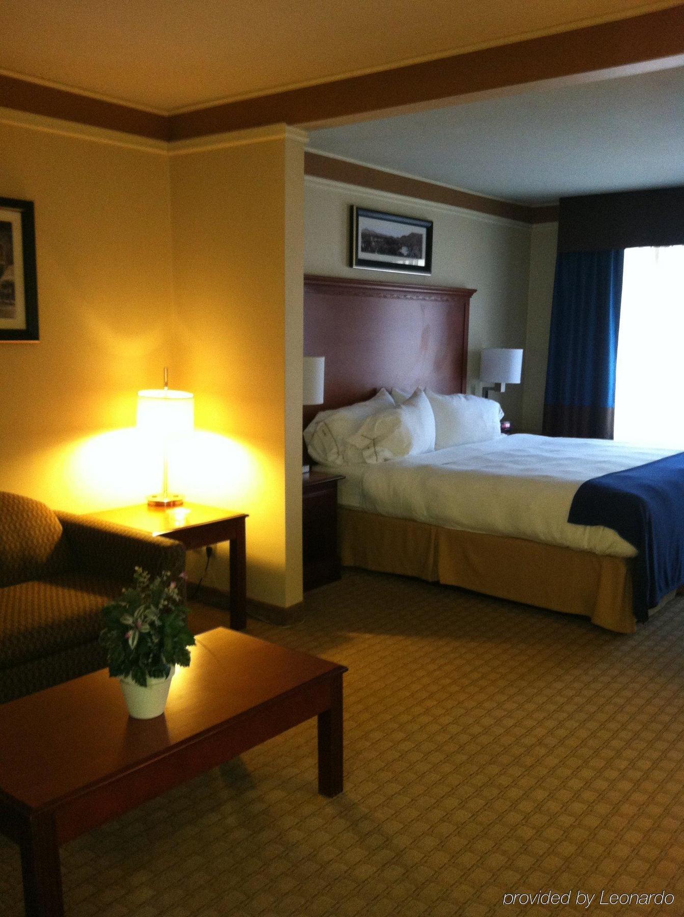 Hotel Express & By Ihg