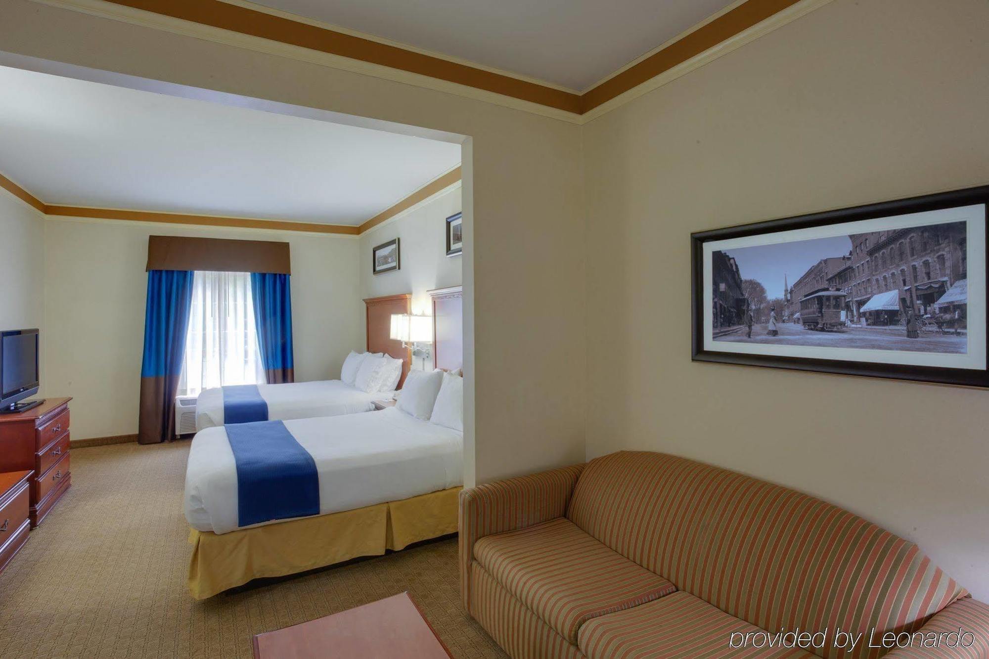 Express & By Ihg 2*